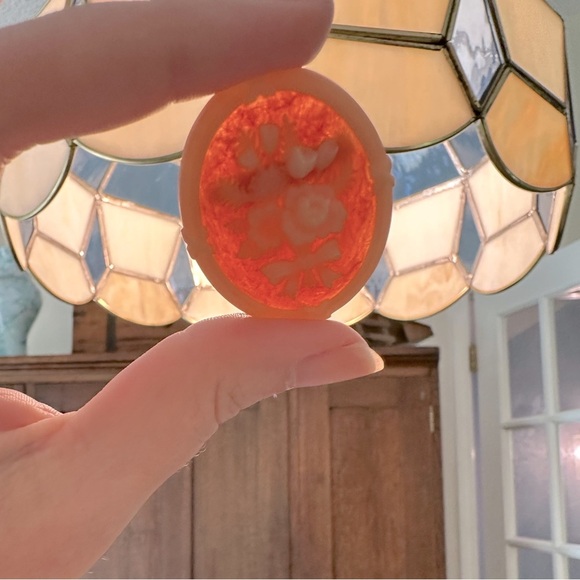 Vintage Avon Floral Cameo Brooch/Pin Victorian Style Flower Bouquet w/Bow Coral - Picture 4 of 13